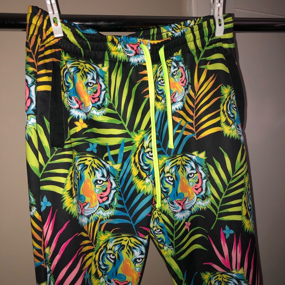 Bright tiger sweat suit